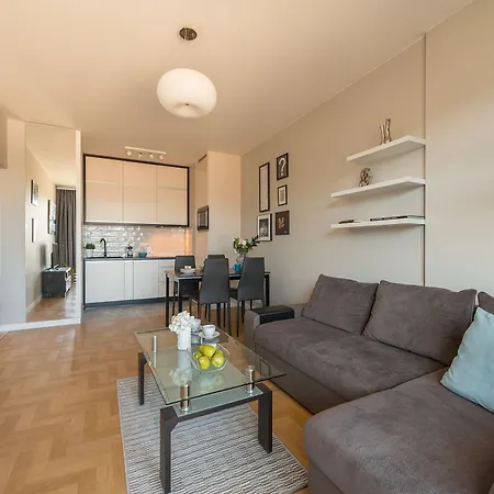 P&o Konstruktorska Apartment *